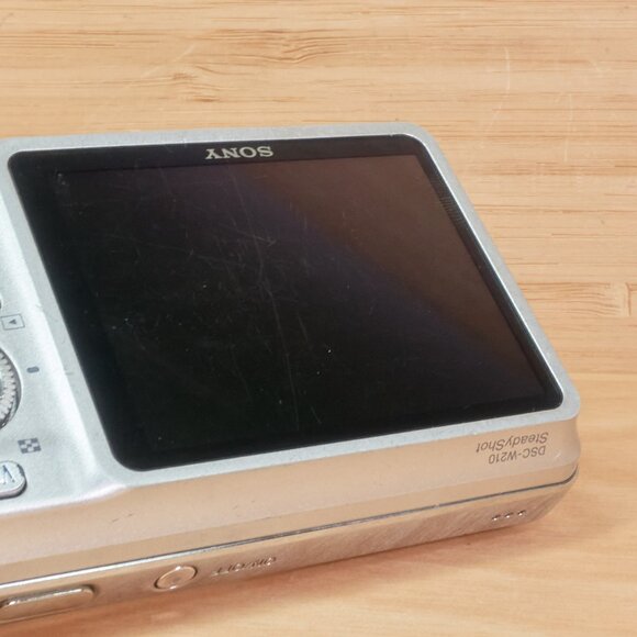 Sony Cyber-shot DSC-W210 / 12.1MP Digital Camera / Compact & Ready to Use - Picture 8 of 10